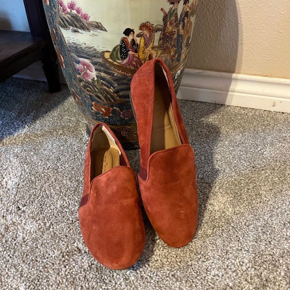 Me Too "Yvonne" Terracotta Suede Loafers Size 9M
